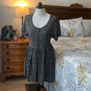 Sostanza contemporary apparel baby doll dress. Black and ivory and color. Size L